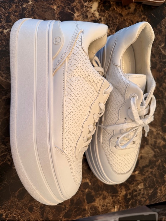 MICHAEL Michael Kors Shoes - Michael Kors White Platform Sneakers Women’s Size 9 Leather Lace Up FashionShoes